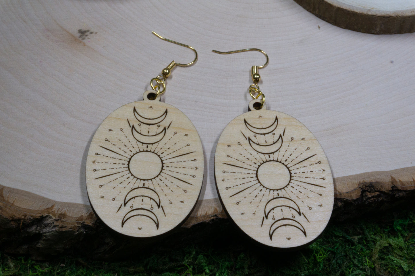 Wooden moon phase Earring